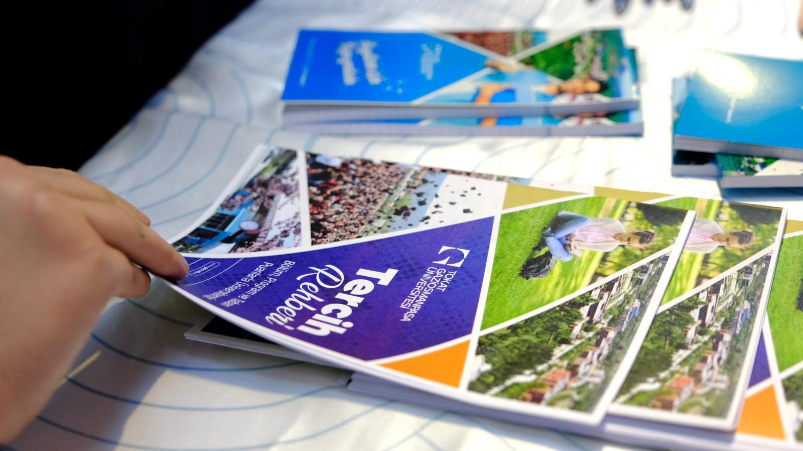 Üniversitemiz Ev Sahipliğinde Tanıtım Fuarı Düzenlendi: Aday Öğrenciler Geleceklerini Şekillendirecek Bilgilerle Buluştu