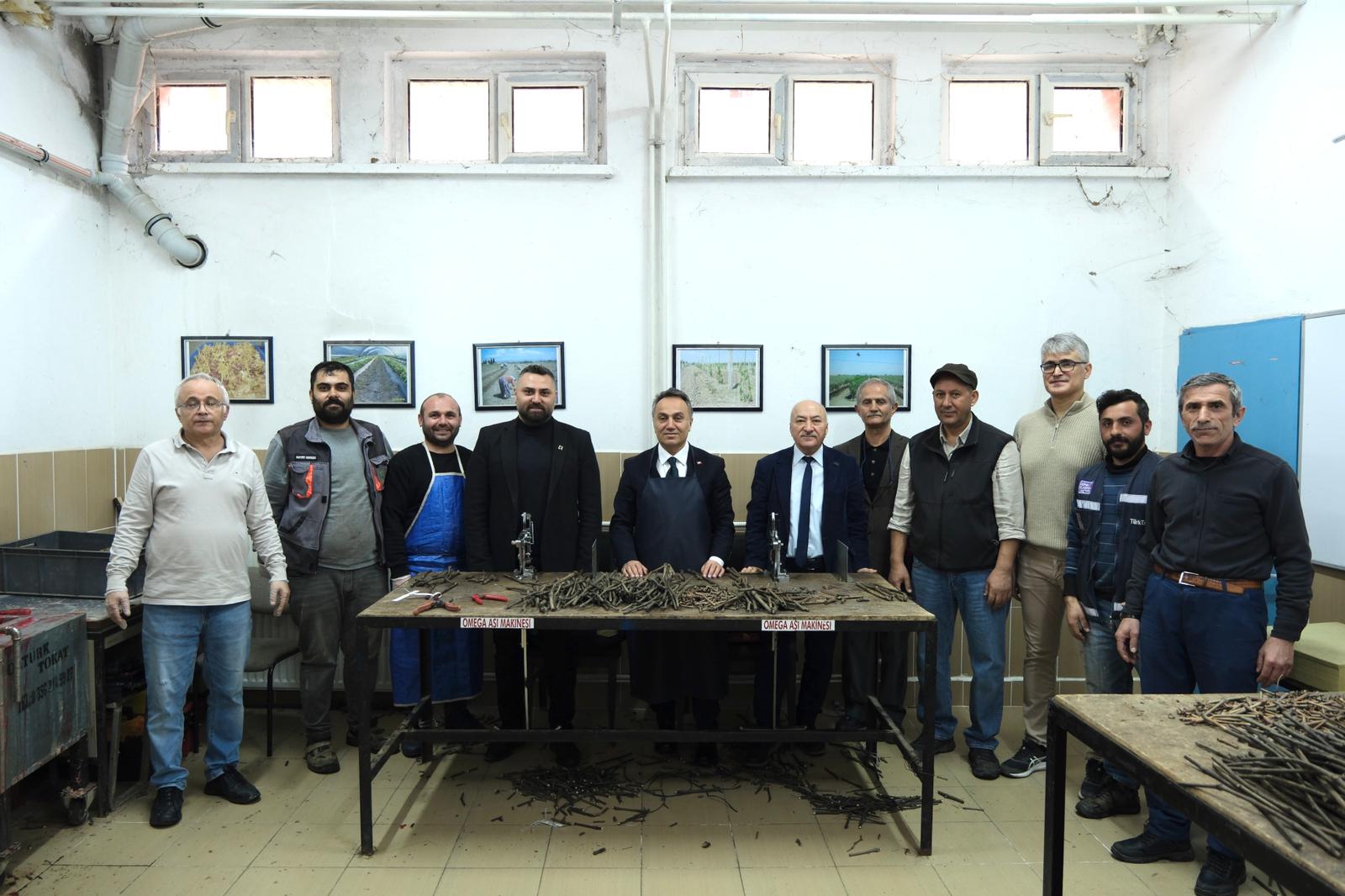 Rektörümüz Prof. Dr. Fatih Yılmaz’dan Bıldırcın, Beç Tavuğu Üretim Ünitesi ve Asma Fidanı Üretim Ünitesine Ziyaret