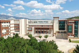 Uygulamalı Eğitim Güçleniyor: Üniversitemizden 3 Bin Metrekarelik Laboratuvar Hamlesi