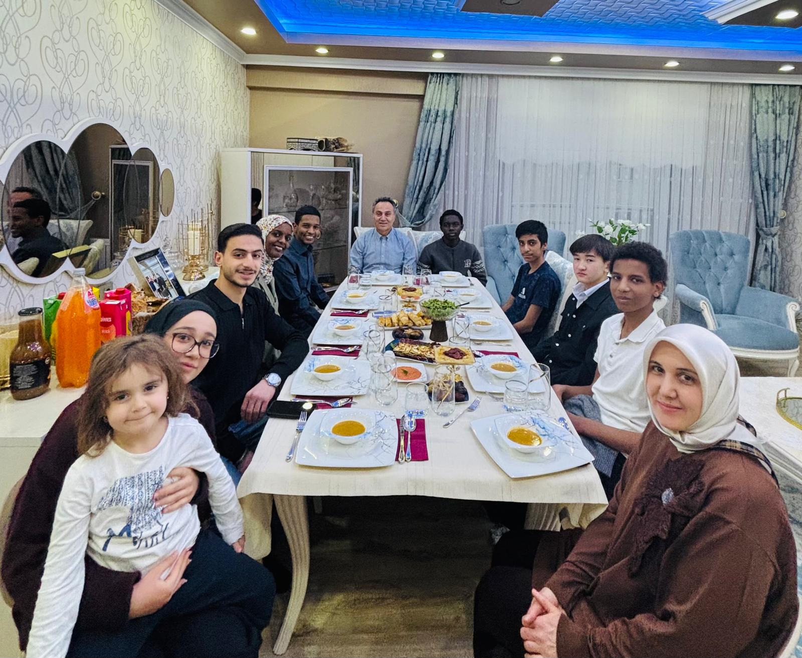 Rektörümüz Öğrencilerle İftar Sofrasında Buluştu