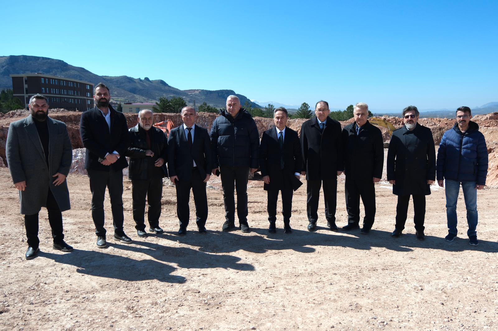 Rektörümüz Yeni Diş Hekimliği Fakültesi İnşaatını İnceledi: Kampüse 1500 Araçlık Modern Otopark Müjdesi