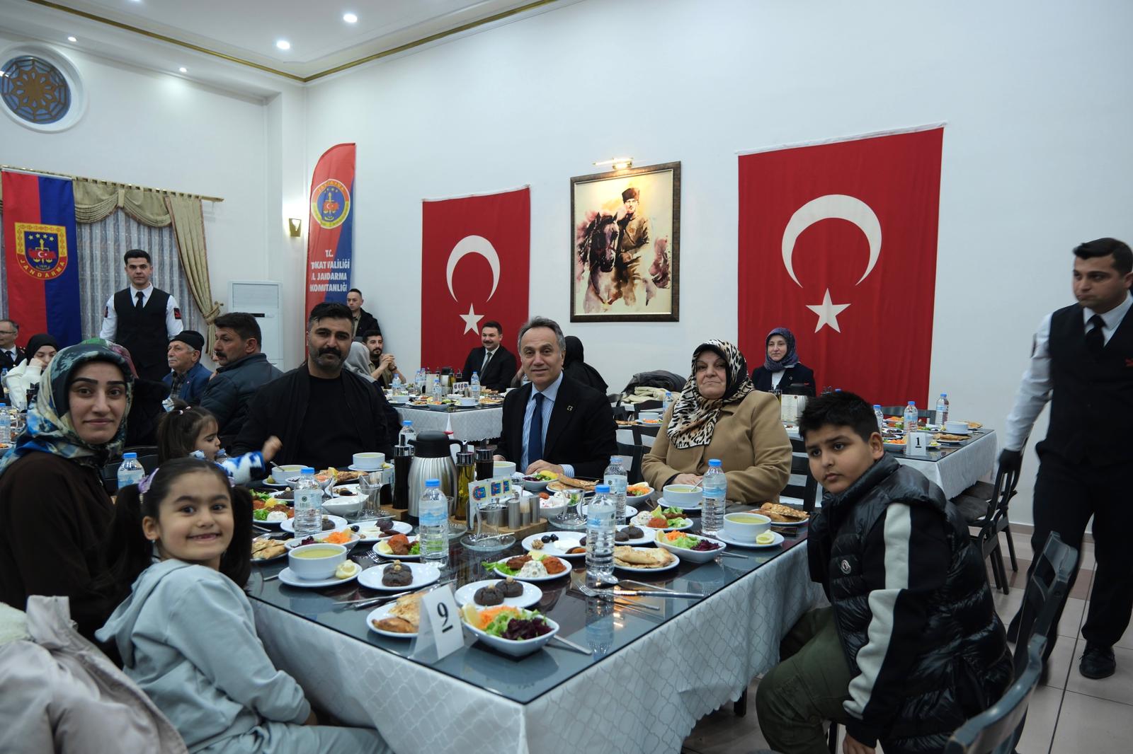 Rektörümüz Prof. Dr. Fatih Yılmaz Şehit ve Gazi Aileleriyle İftar Sofrasında Buluştu