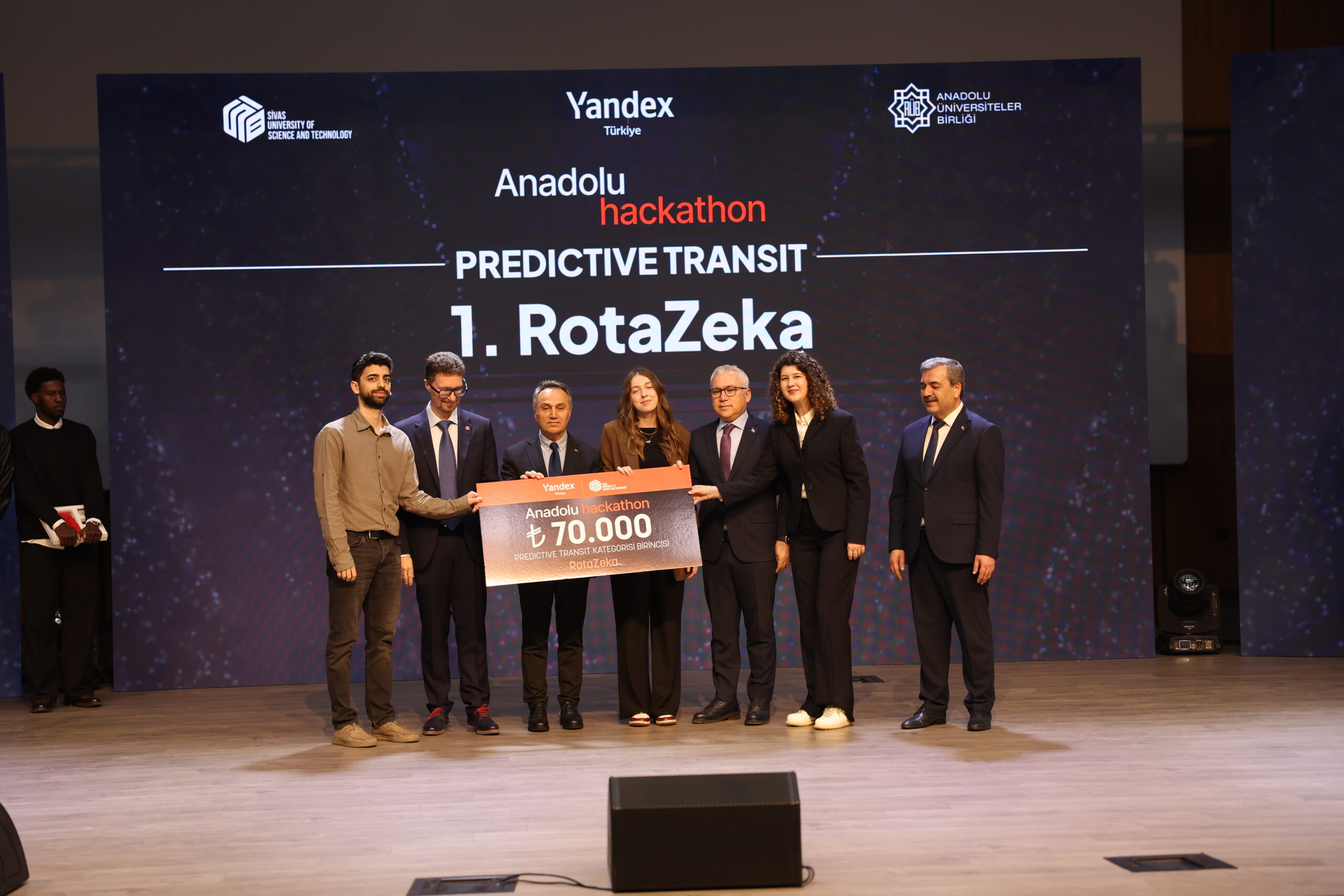 Anadolu Hackathon Görkemli Bir Finalle Tamamlandı: Rektörümüz, Final Törenine Katıldı