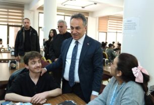 Rektörümüz Öğrencilerle Yemekhanede Buluştu