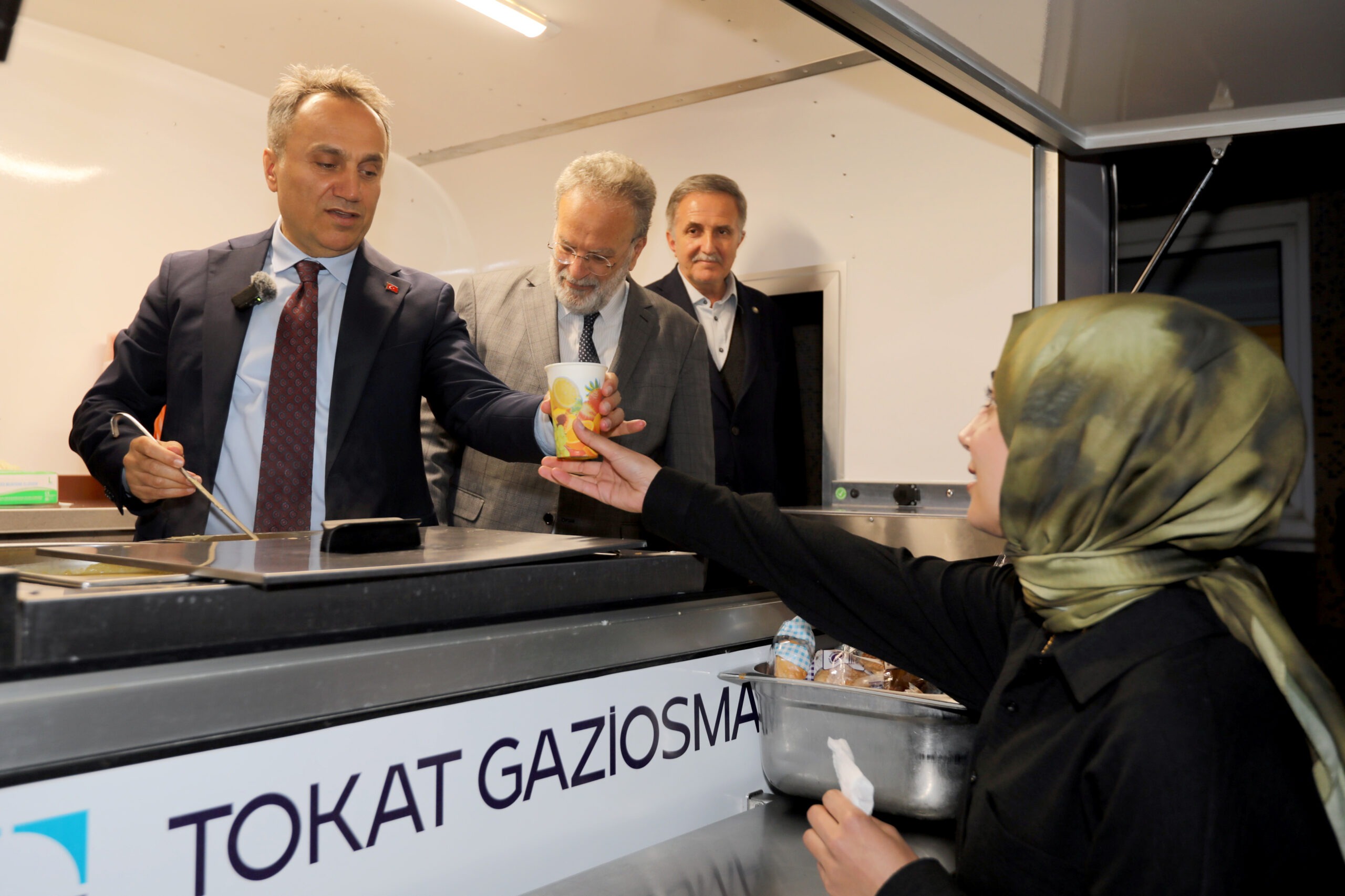 Rektör Yılmaz’dan Sınav Haftasında Anlamlı Destek: Öğrencilere Sıcak Çorba İkramı