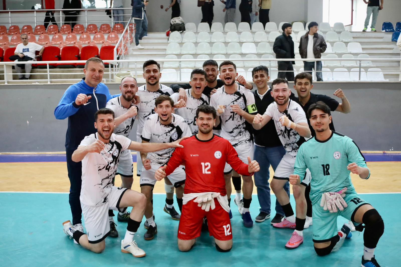 ÜNİLİG Salon Futbolu Grup Müsabakaları Üniversitemizde Başladı