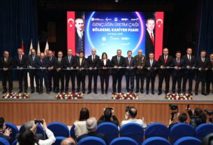 Üniversitemiz Samsun’daki Orta Karadeniz Kariyer Fuarı’nda Yerini Aldı: Rektörümüzden Fuar Ziyareti ve Stant İncelemesi