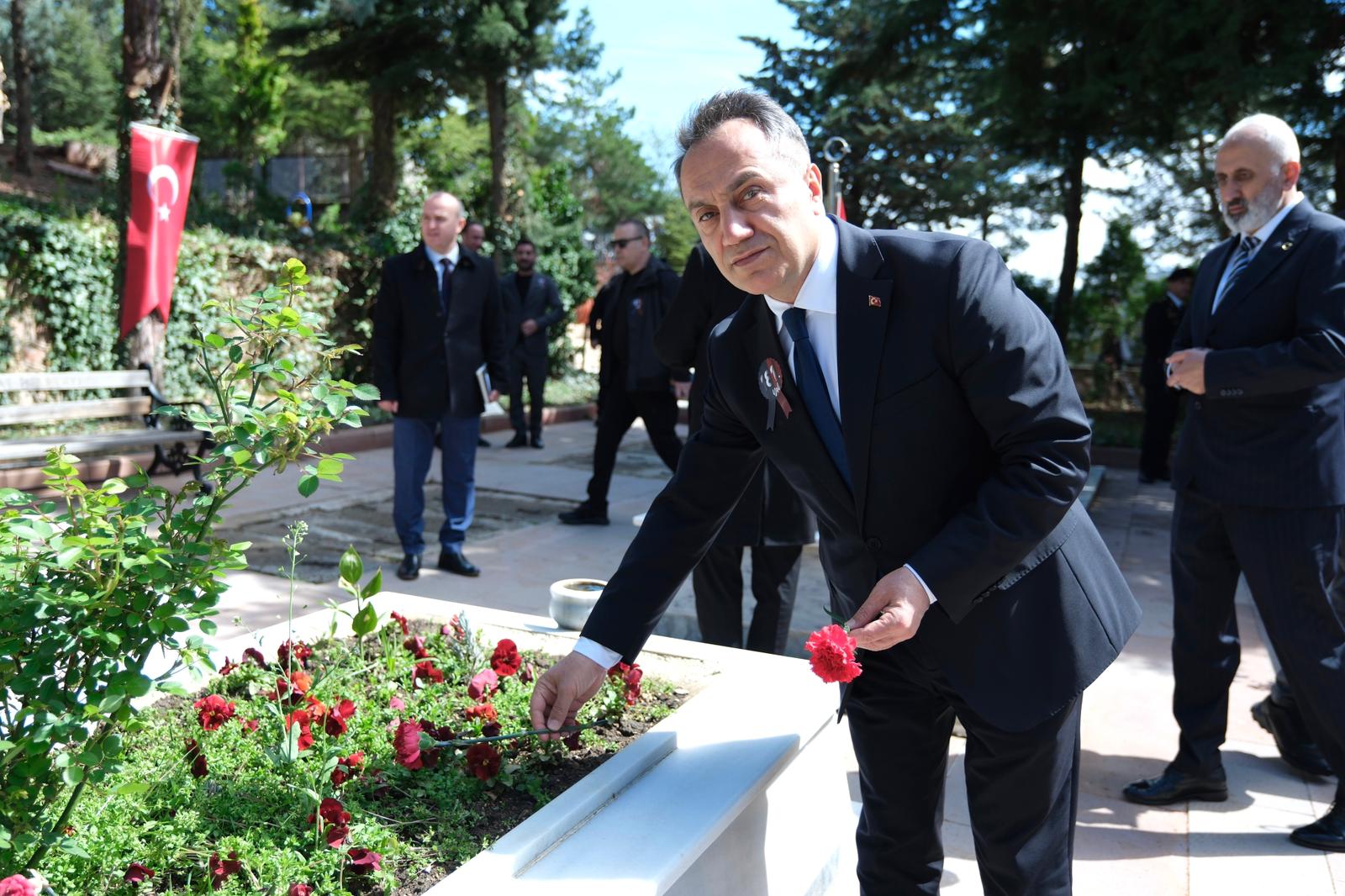 Rektörümüzden Polis Haftası’nda Şehitlik Ziyareti