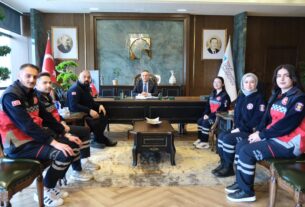 Afet Yönetimi Projesiyle Finale Kalan Öğrencilerden Rektörümüze Ziyaret