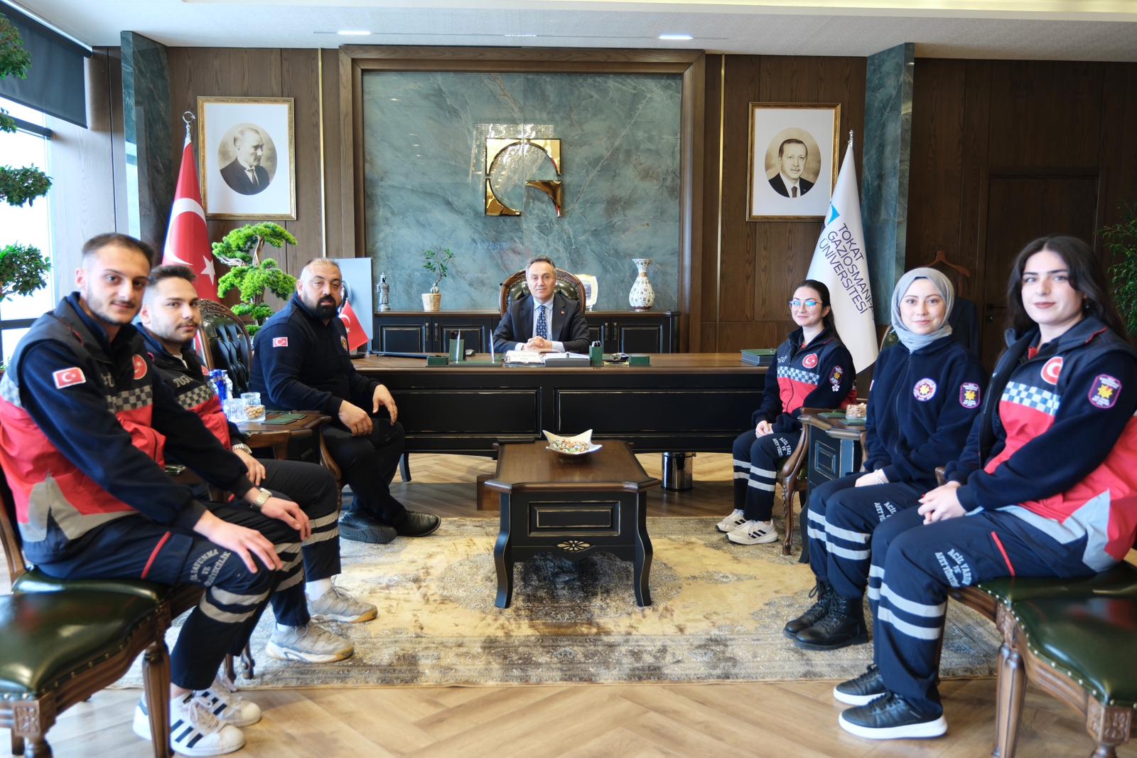 Afet Yönetimi Projesiyle Finale Kalan Öğrencilerden Rektörümüze Ziyaret