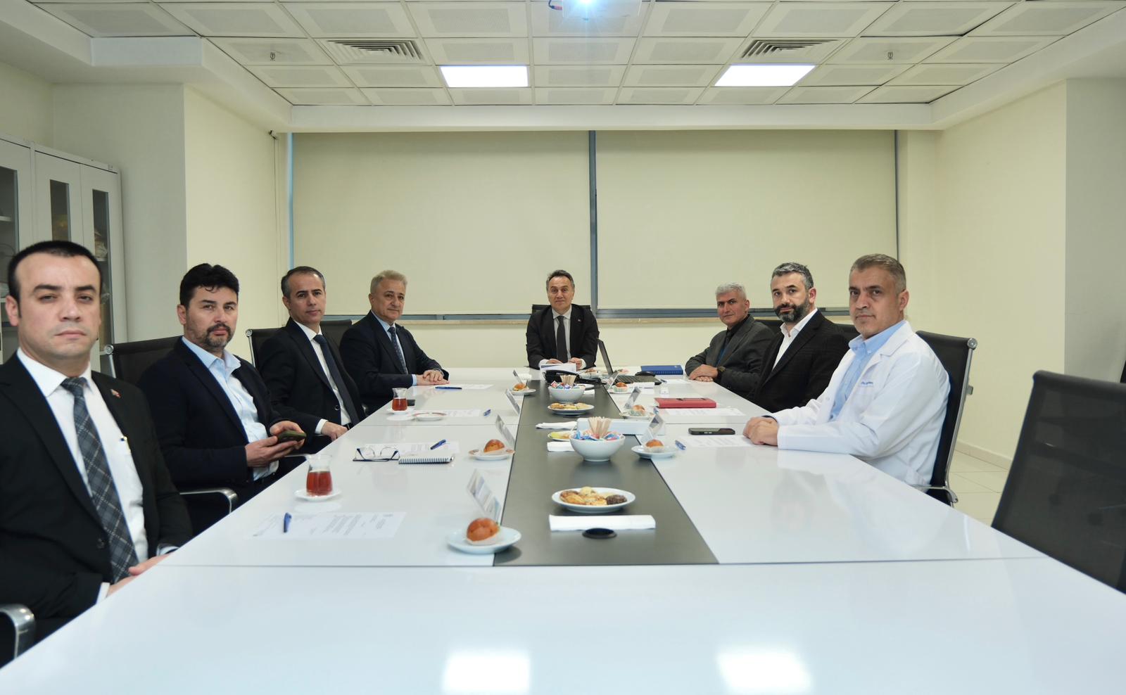 Rektörümüz Prof. Dr. Fatih Yılmaz Başkanlığında Üniversite Hastanesi Yönetim Kurulu Toplandı