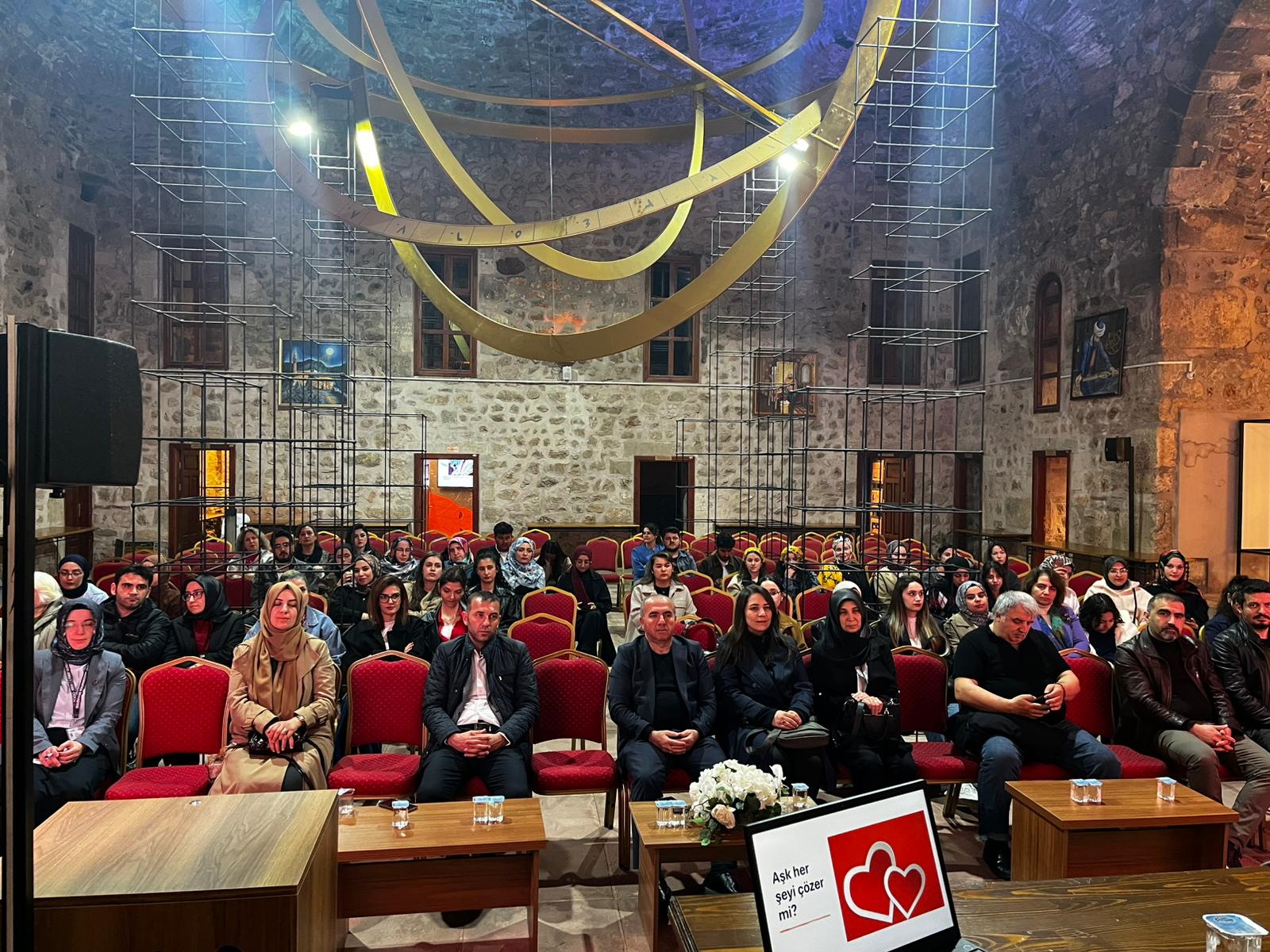 Güçlü Aile Yapısı İçin Bilimsel Adımlar: Üniversitemizden Yakın İlişkilerde Mitler ve Kanıta Dayalı Bulgular Söyleşisi