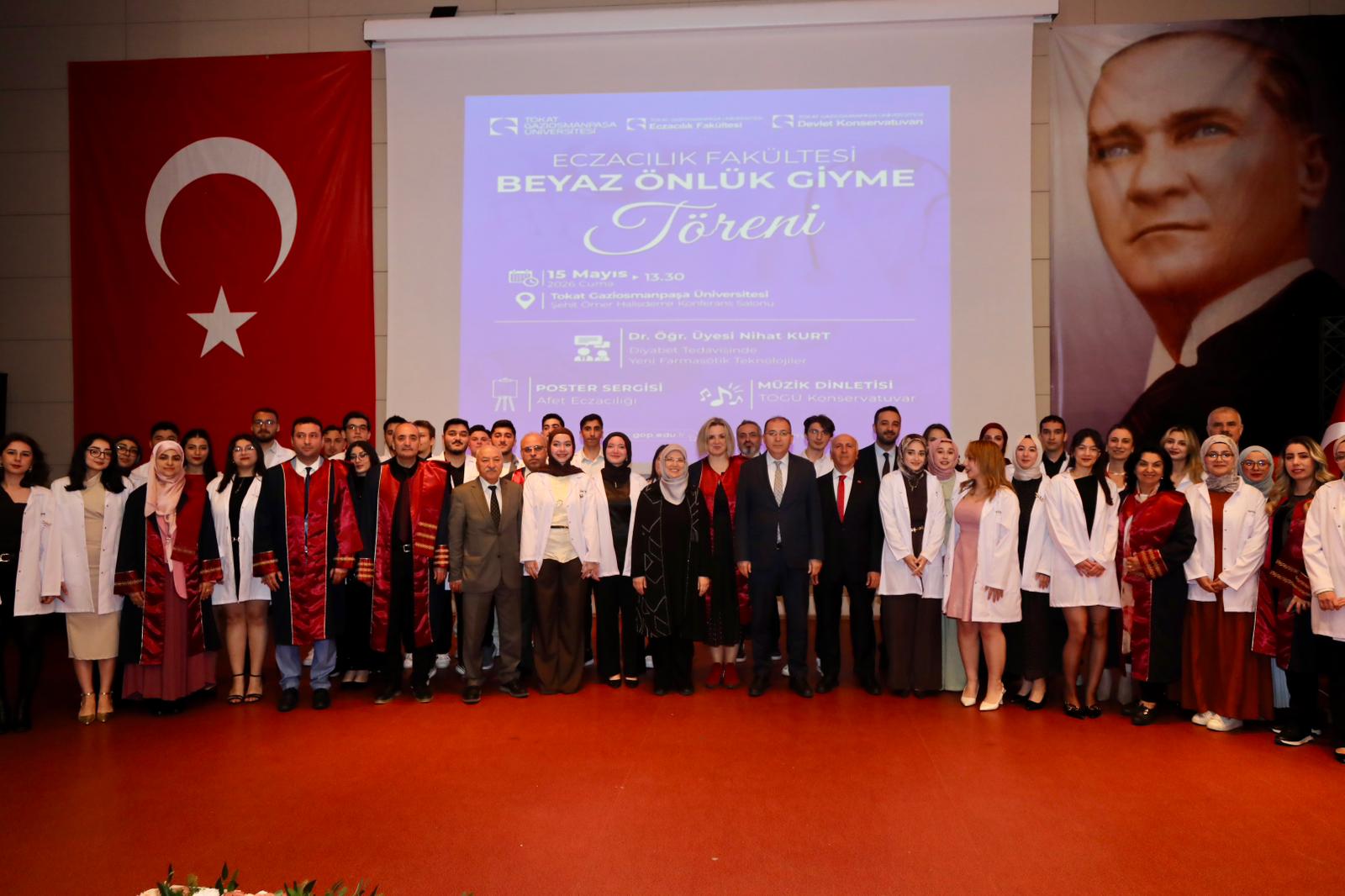 Eczacılık Fakültesi Öğrencileri Beyaz Önlüklerini Giydi