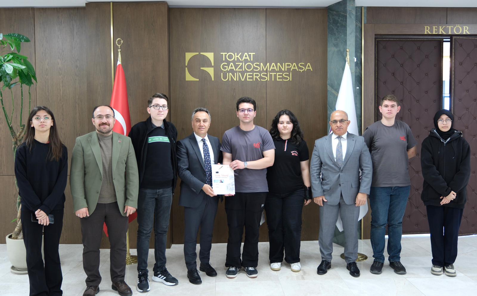 Genç Maarif Dergisi Rektör Prof. Dr. Fatih Yılmaz’a Takdim Edildi