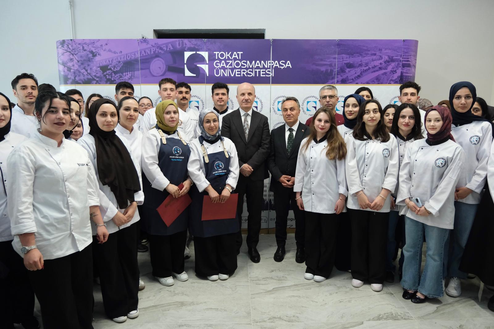 YÖK Başkanı Prof. Dr. Erol Özvar Gastronomi Öğrencileriyle Bir Araya Geldi
