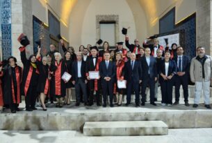 TOGÜ Tazelenme Üniversitesi’nde İlk Mezuniyet Coşkusu: 60 Yaş Üstü Öğrenciler Kep Attı