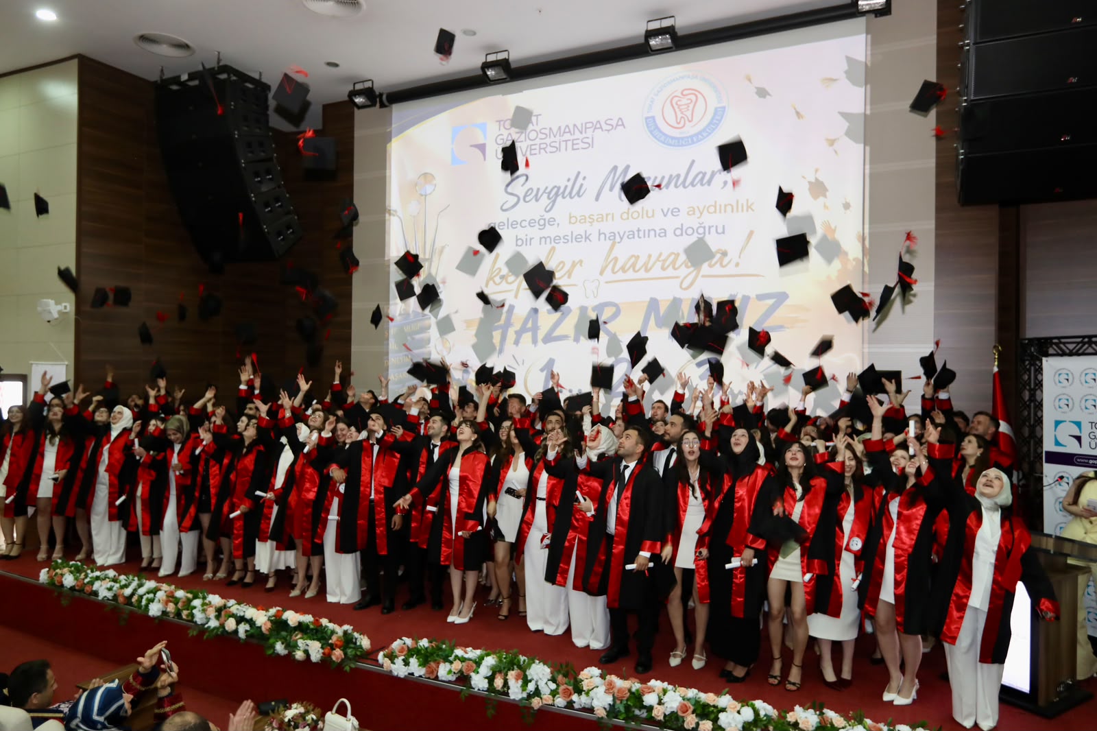 Emek, Azim ve Başarının Günü: TOGÜ Diş Hekimliği Fakültesi Yeni Mezunlarını Uğurladı