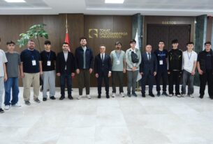 Balıkesir Anadolu İmam Hatip Lisesi Öğrencilerinden Rektörümüz Prof. Dr. Fatih Yılmaz’a Ziyaret
