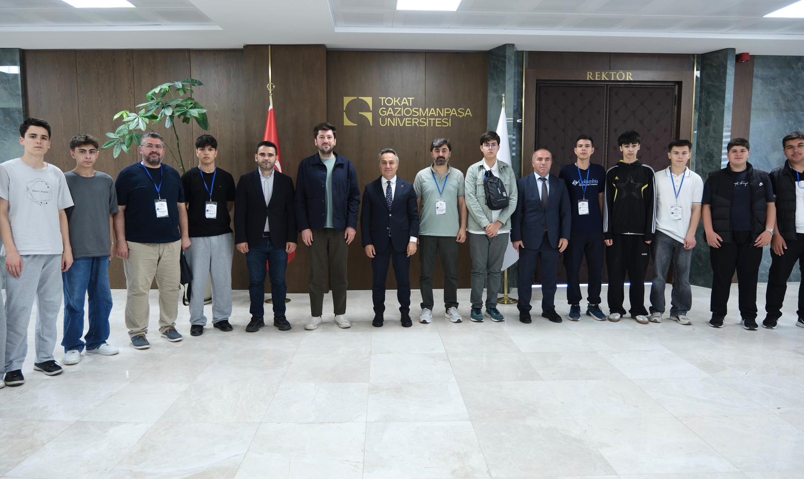Balıkesir Anadolu İmam Hatip Lisesi Öğrencilerinden Rektörümüz Prof. Dr. Fatih Yılmaz’a Ziyaret