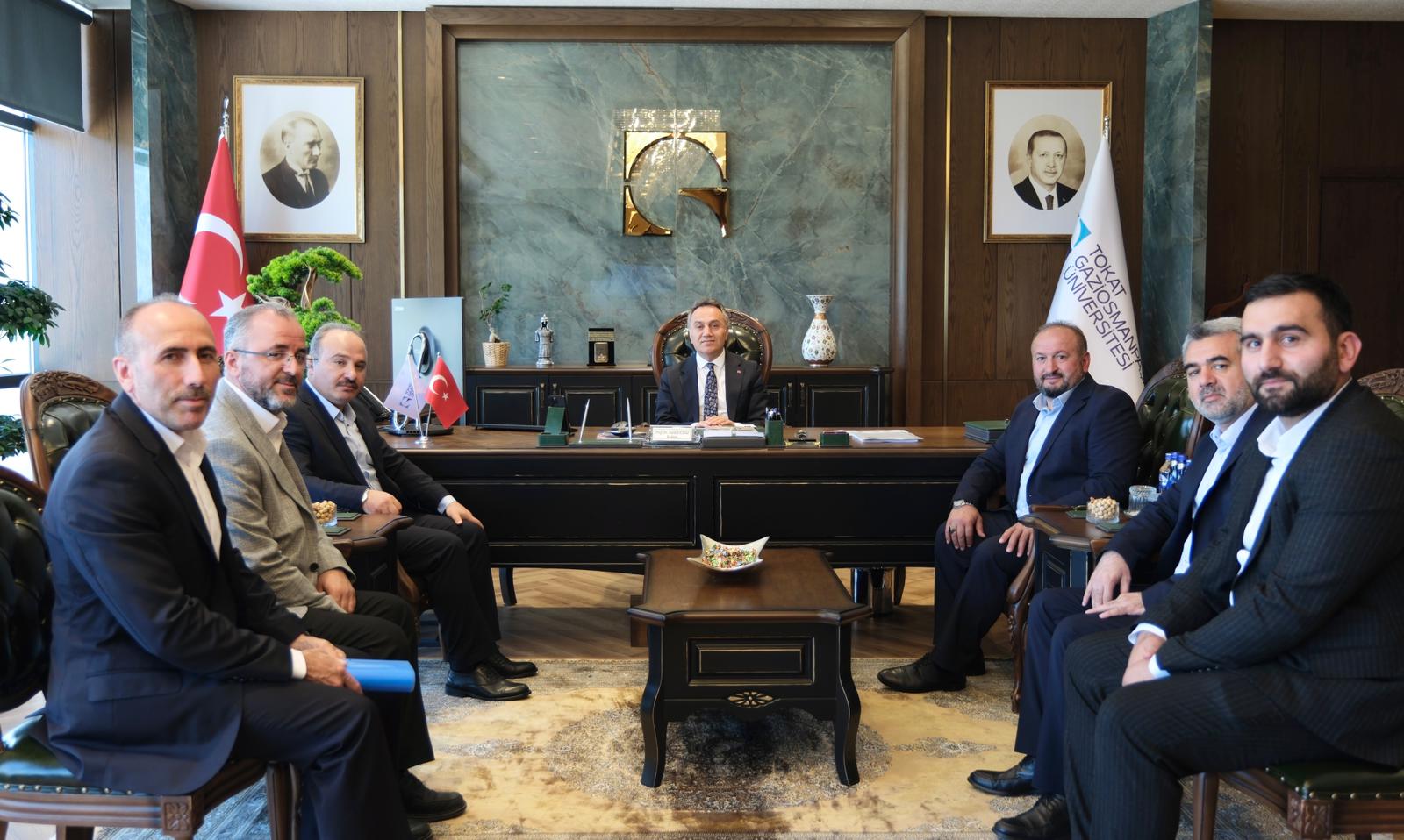 Evrensel Hafızlar Derneği Tokat Şubesinden Rektörümüz Prof. Dr. Fatih Yılmaz’a Ziyaret