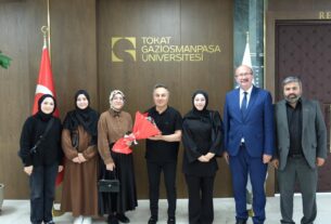 Rektörümüz Prof. Dr. Fatih Yılmaz, Başarılı Öğrencilerimizi Makamında Ağırladı