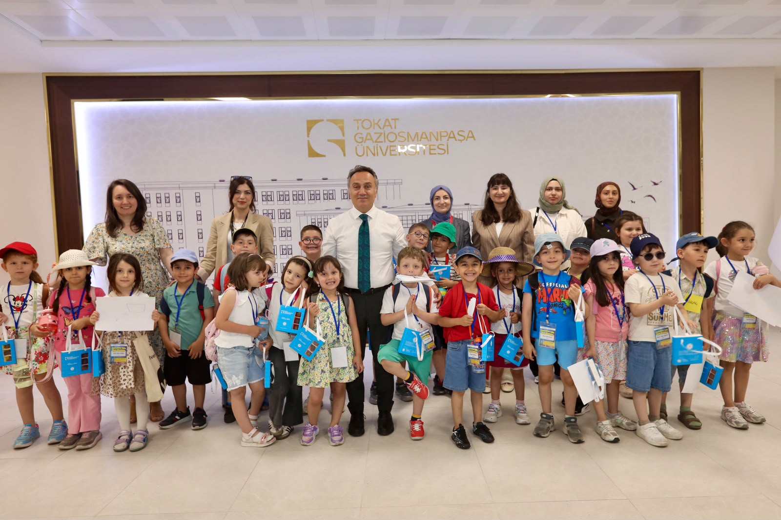 Çocuk Üniversitesi Öğrencilerinden Rektörümüz Prof. Dr. Fatih Yılmaz’a Ziyaret