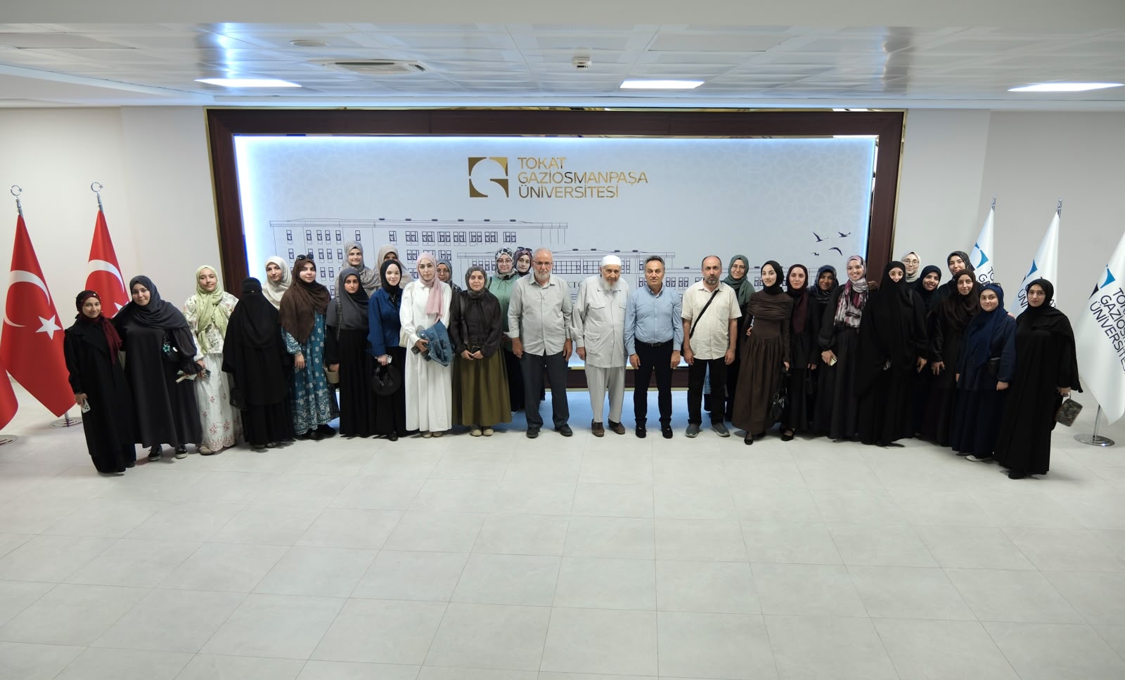 İstanbul’daki çeşitli üniversitelerin İlahiyat Fakültelerinde eğitim gören öğrenciler, Rektörümüz Prof. Dr. Fatih Yılmaz’ı  ziyaret etti.