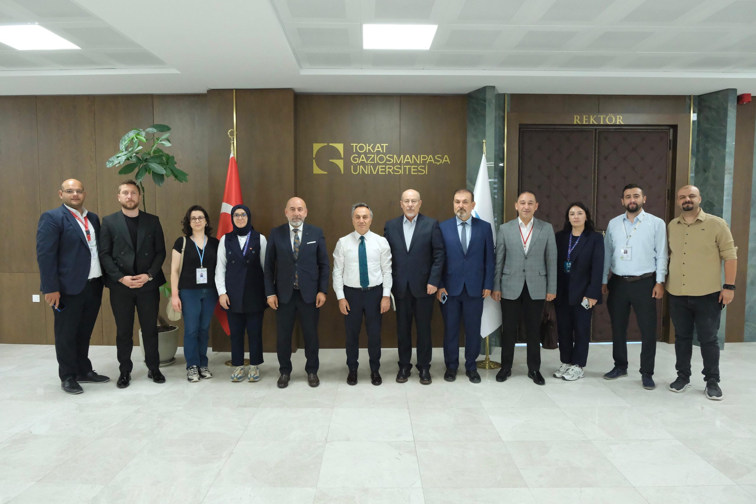 Tokat’ın Tanıtım Gönüllüleri Rektörümüz Prof. Dr. Fatih Yılmaz’ı Ziyaret Etti