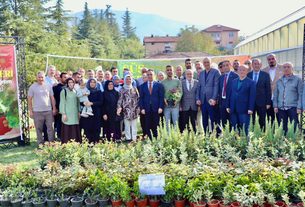 TOGÜ’den Tokat’ta Süs Bitkileri Yetiştiriciliğine Destek: Üreticilere 3 Bin 900 Fidan Dağıtıldı