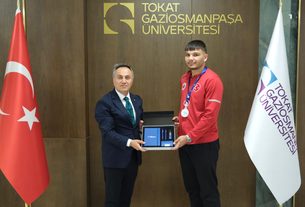 Dünya İkincisi Ebubekir Polat’tan Rektörümüz Prof. Dr. Fatih Yılmaz’a Ziyaret