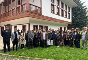 TOGÜ’den Şehir ve Kültür Buluşması: Şehir ve Kültür Dersi Tokat’ın Tarihî Mekânlarında İşlendi
