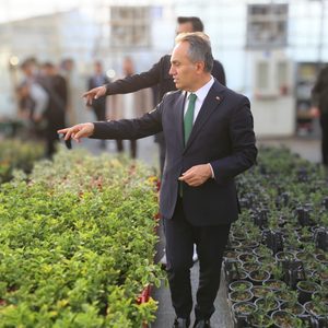 Rektörümüz Prof. Dr. Fatih Yılmaz, Süs Bitkisi Üretim Merkezini Ziyaret Etti