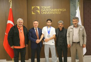Dünya İkincisi Milli Güreşçi Bekir Keser’den Rektörümüz Prof. Dr. Fatih Yılmaz’a Ziyaret